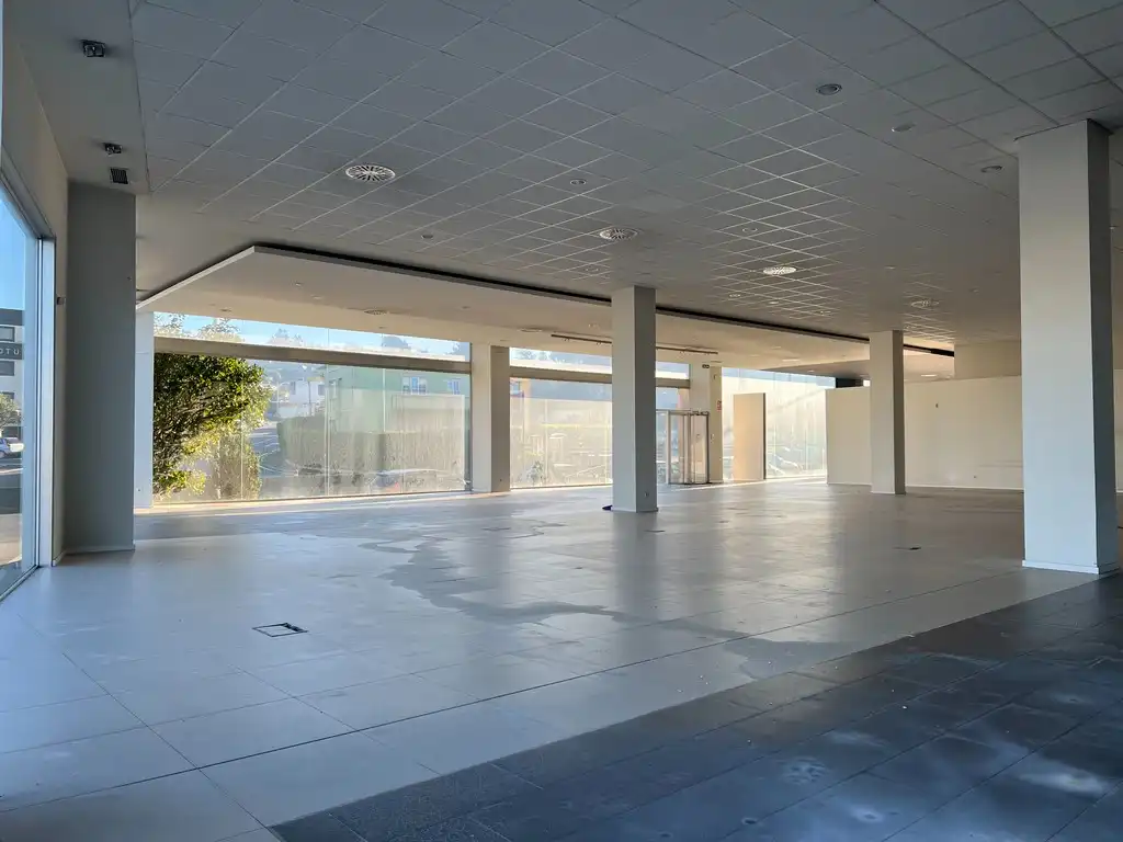Nave industrial de alquiler en Oleiros con Calefacción