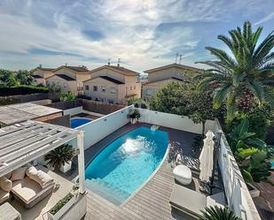 Swimming pool of House or chalet for sale in Sitges  with Air Conditioner, Heating and Terrace