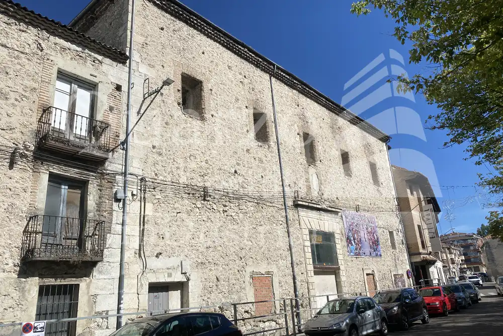 Vista exterior de Edificio en venta en Cuéllar