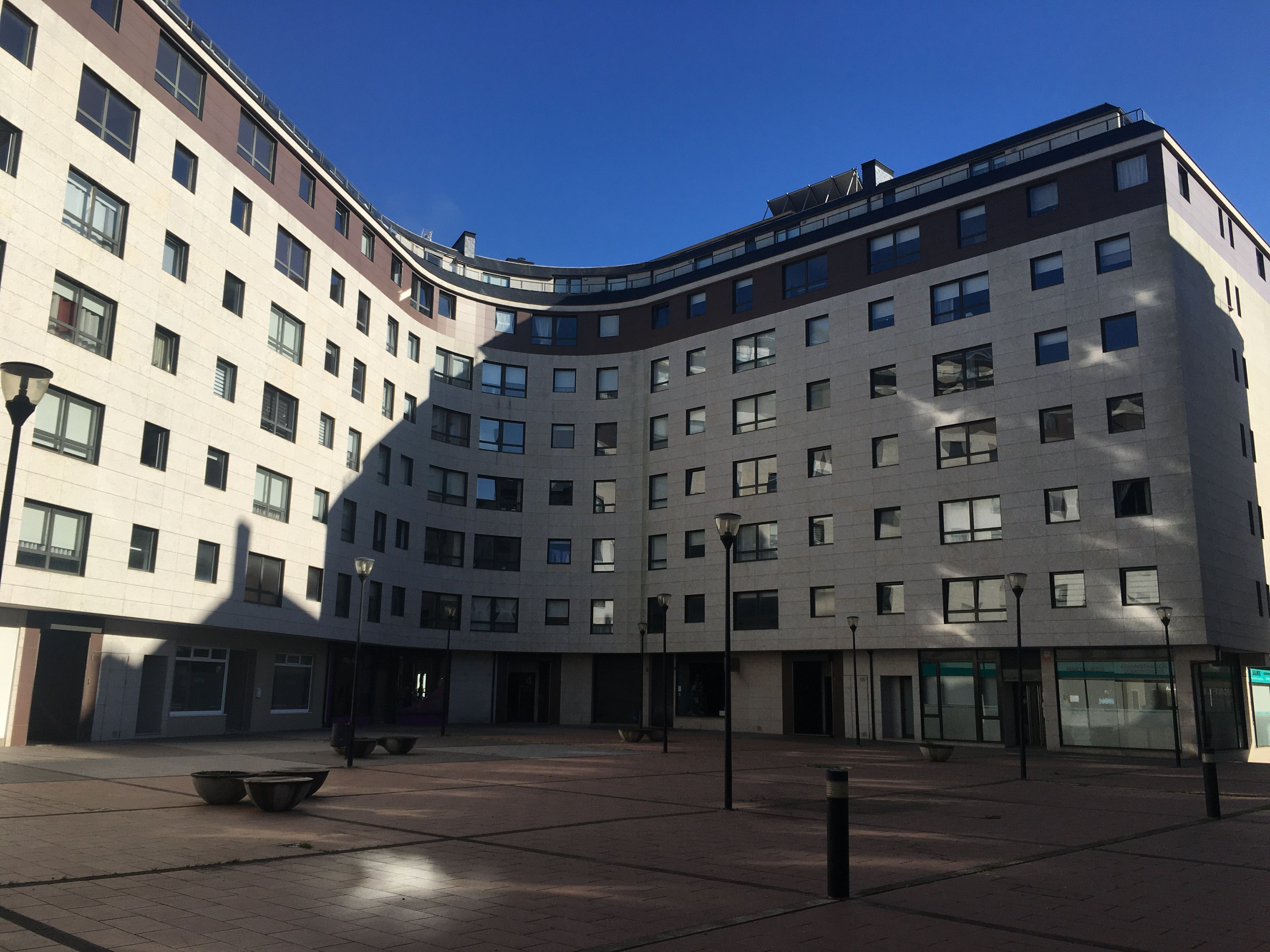 Außenansicht von Garage miete in Narón