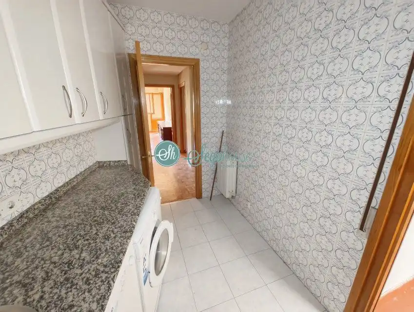 Cocina de Piso en venta en Segovia con Calefacción, Parquet y Trastero