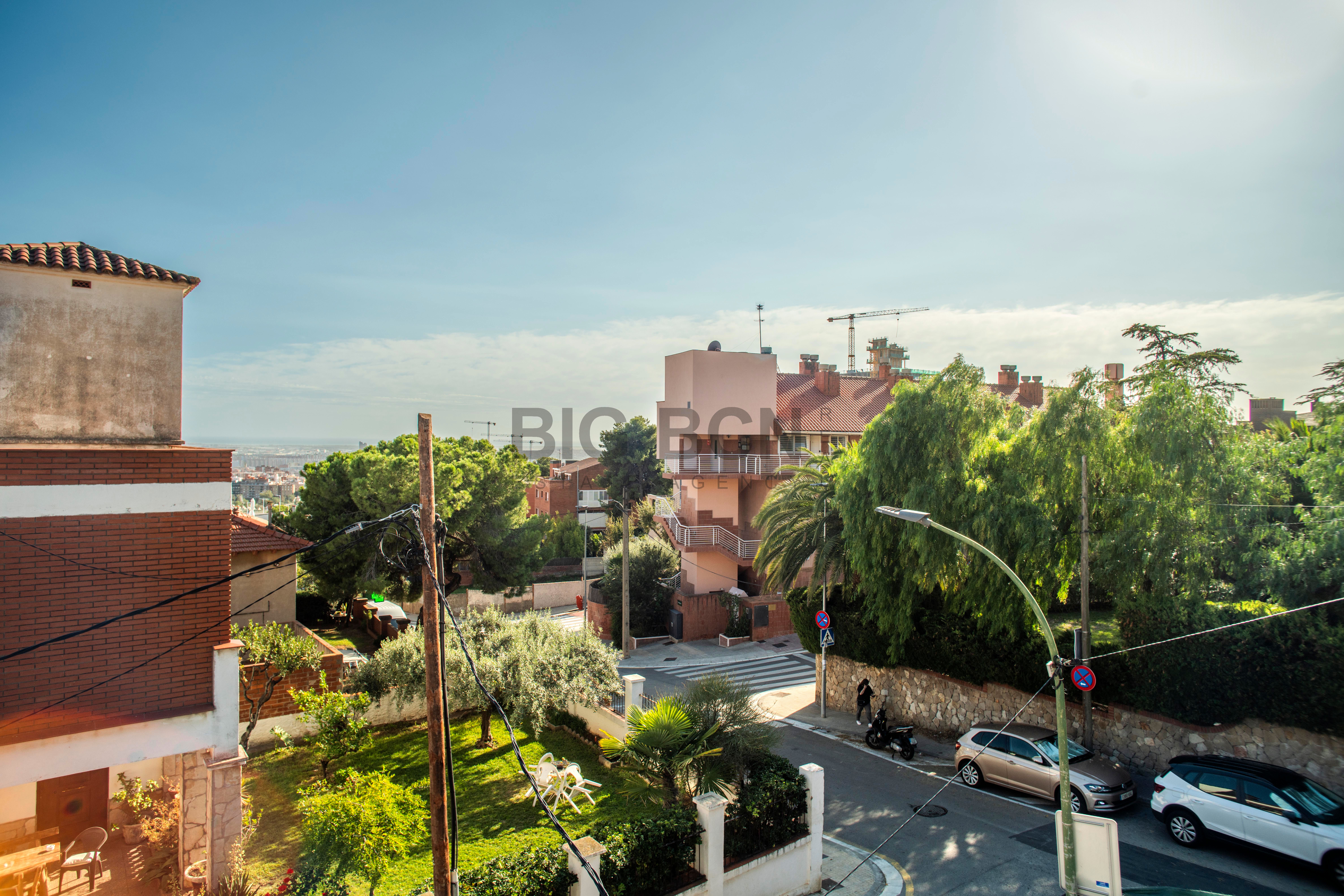 Exterior view of Single-family semi-detached for sale in Esplugues de Llobregat  with Air Conditioner, Heating and Parquet flooring