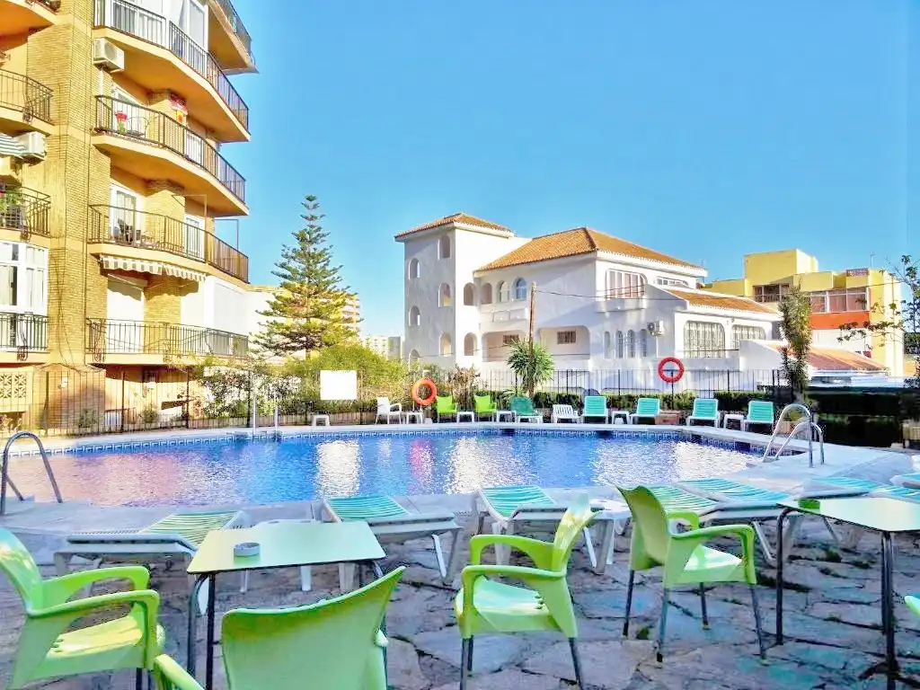 Piscina de Estudi en venda en Benalmádena amb Aire condicionat, Terrassa i Moblat
