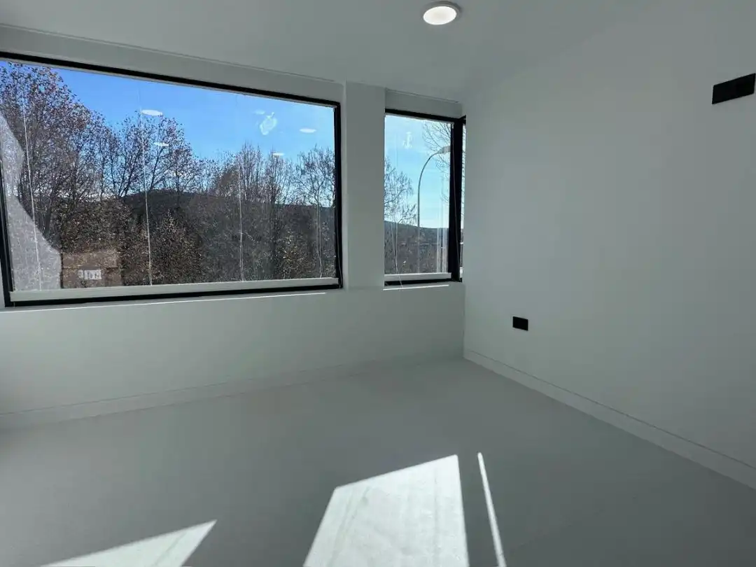 Habitación de Oficina de alquiler en Soria Capital  con Calefacción, Internet y Alarma