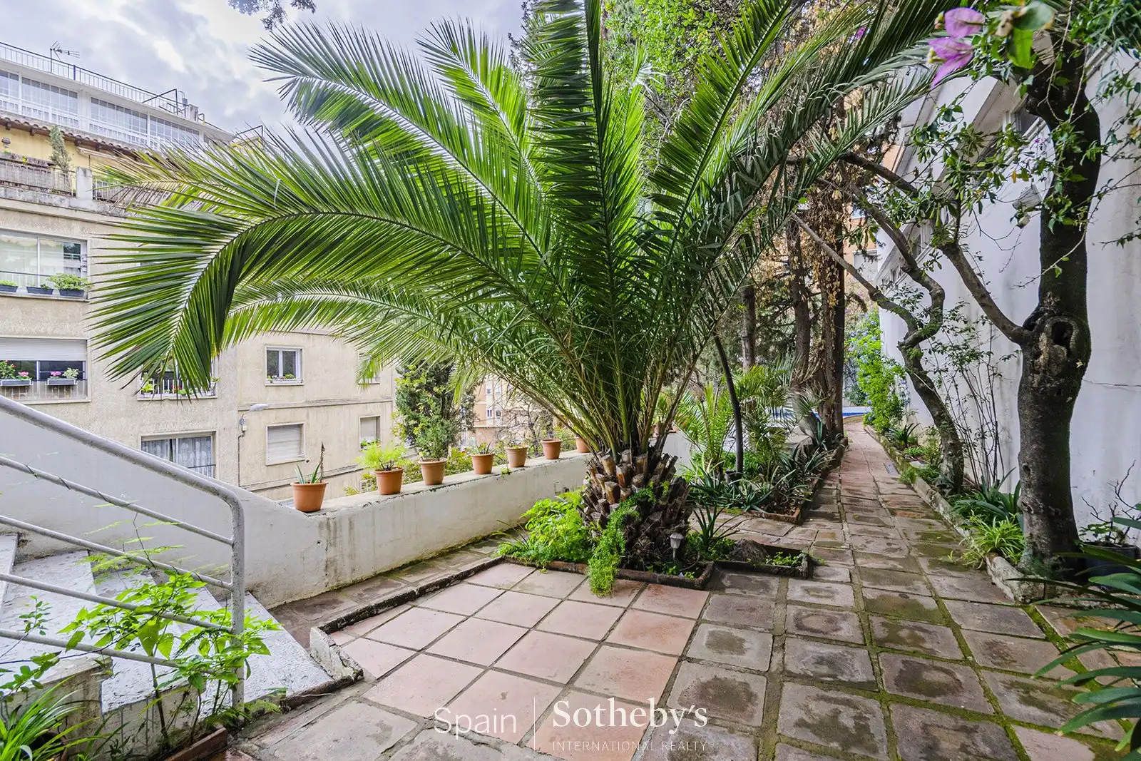 Terrassa de Casa o xalet en venda en Barcelona amb Aire condicionat, Calefacció i Jardí privat
