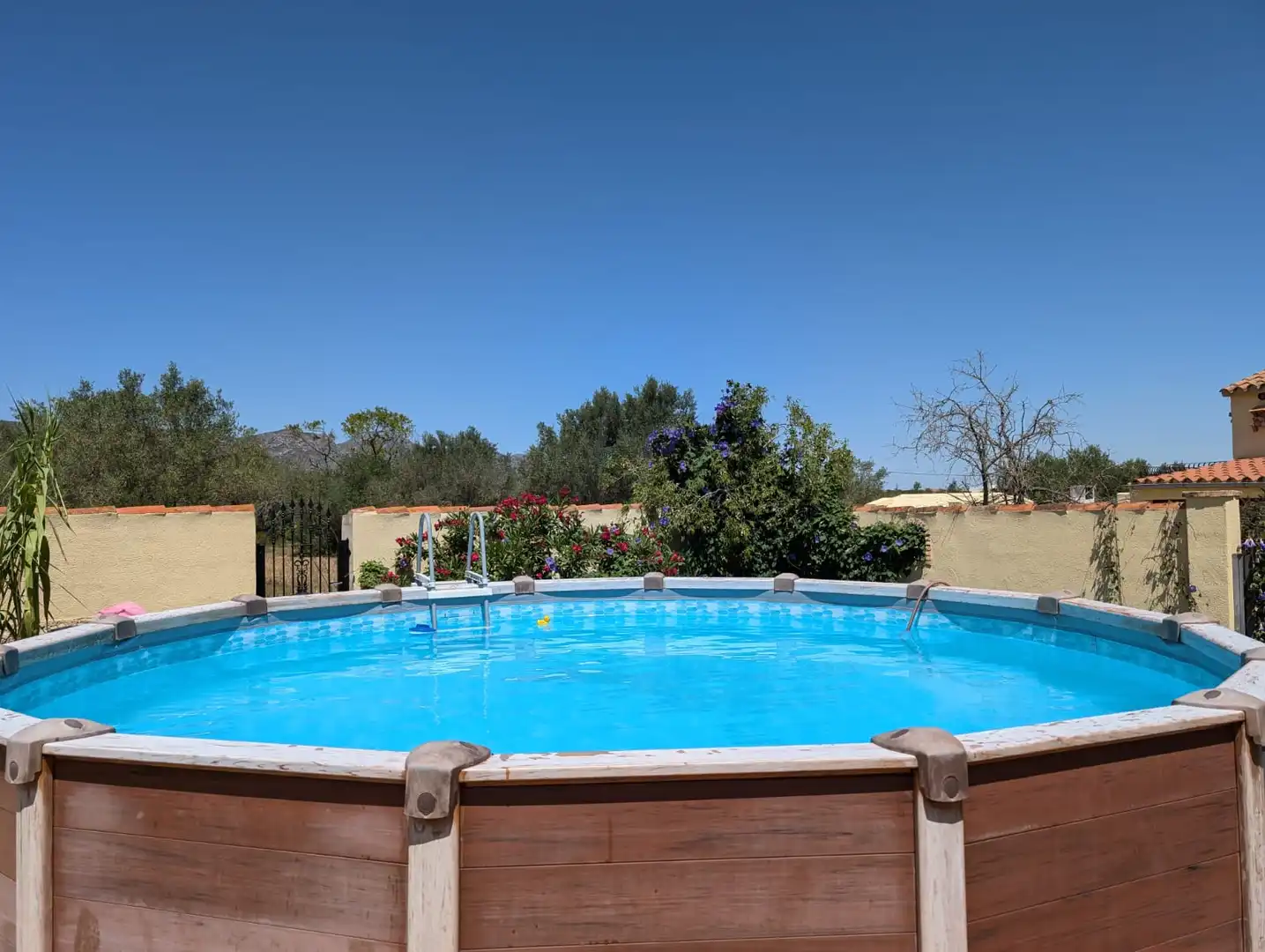 Schwimmbecken von Country house zum Verkauf in El Perelló mit Heizung und Balkon