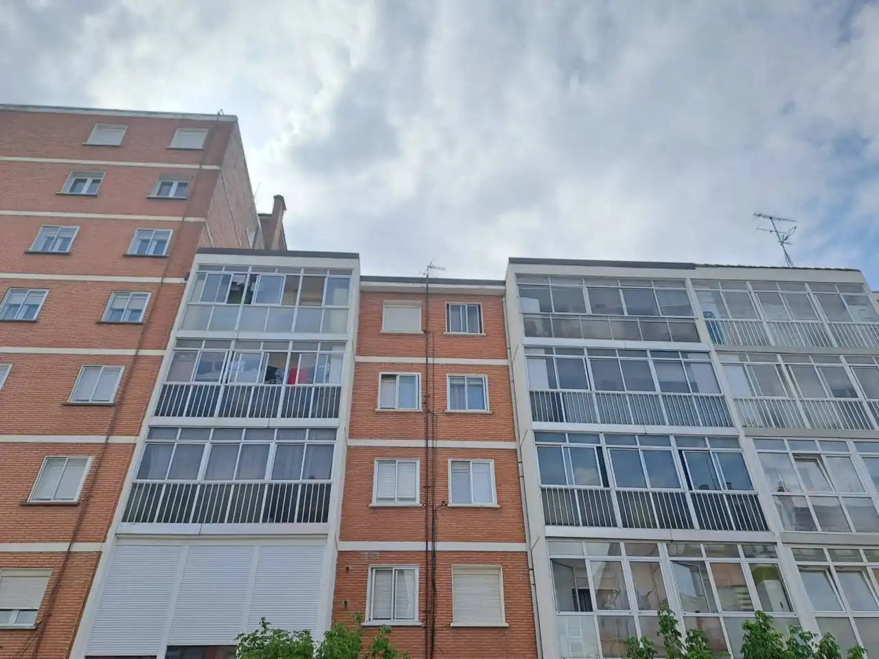 Vista exterior de Piso en venta en Burgos con Calefacción, Parquet y Terraza
