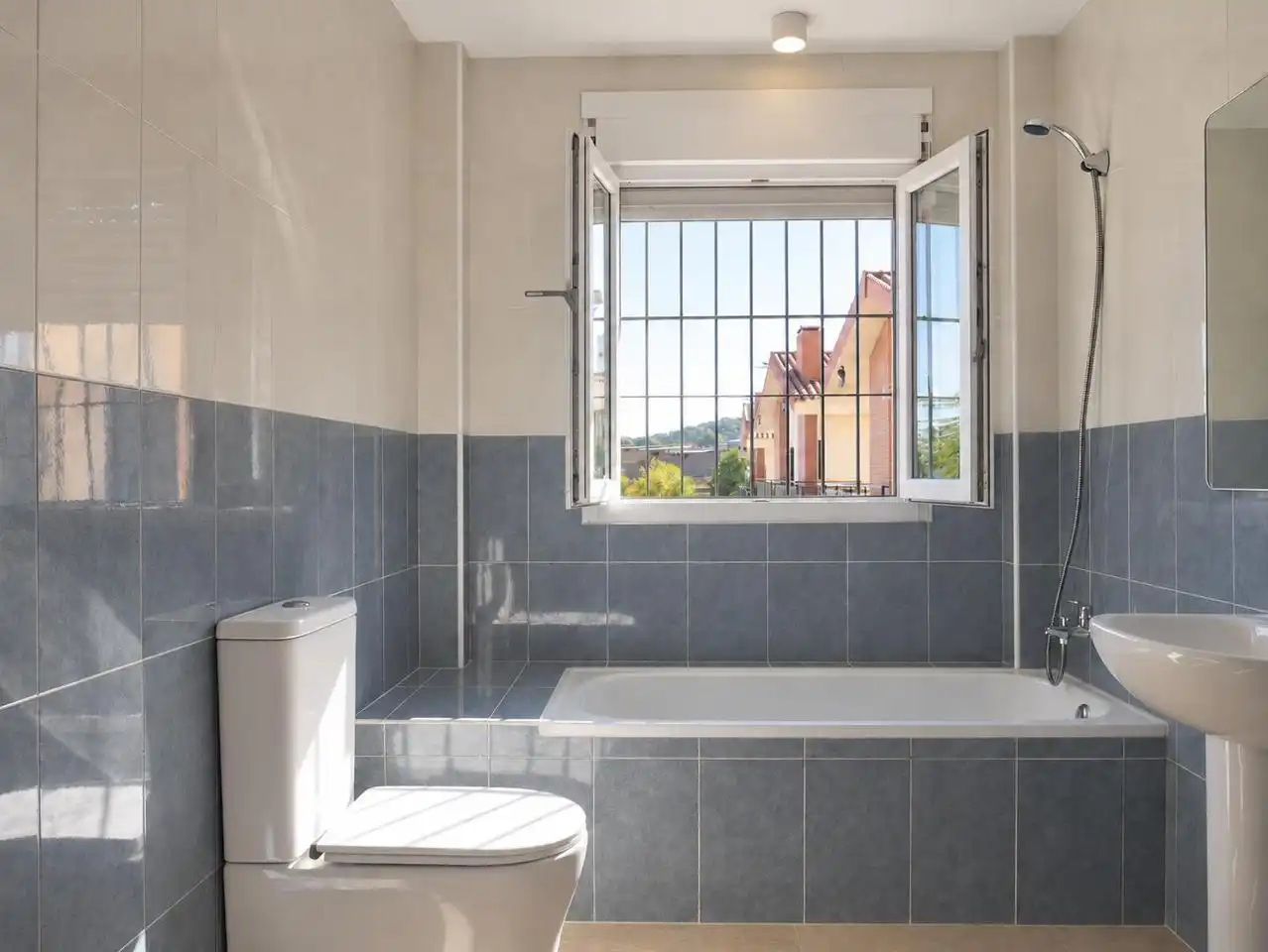 Badezimmer von Haus oder Chalet zum Verkauf in El Ronquillo, Sevilla