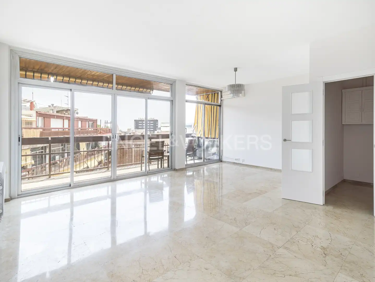 Vista exterior de Àtic de lloguer en Barcelona amb Aire condicionat, Calefacció i Parquet