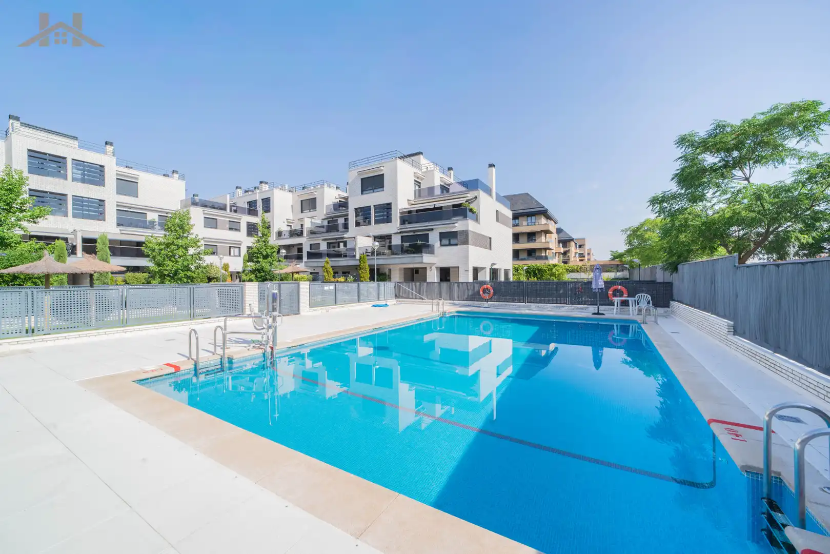 Schwimmbecken von Wohnung zum Verkauf in Pozuelo de Alarcón mit Klimaanlage, Heizung und Terrasse