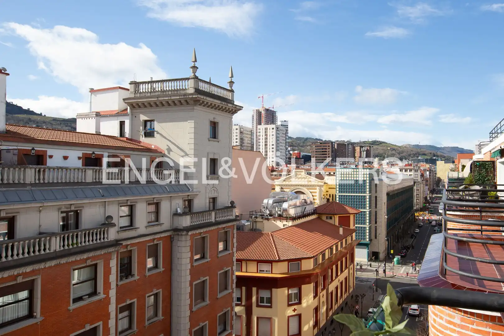 Vista exterior de Àtic en venda en Bilbao  amb Calefacció i Terrassa