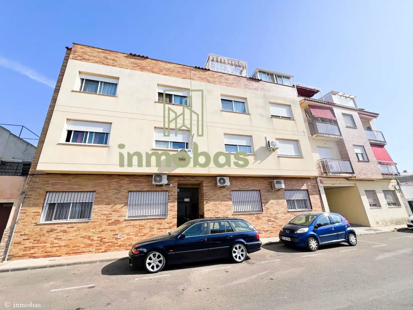 Vista exterior de Àtic en venda en Badajoz Capital amb Aire condicionat, Terrassa i Traster