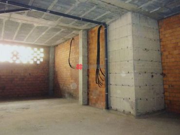Local comercial en venda a Cee