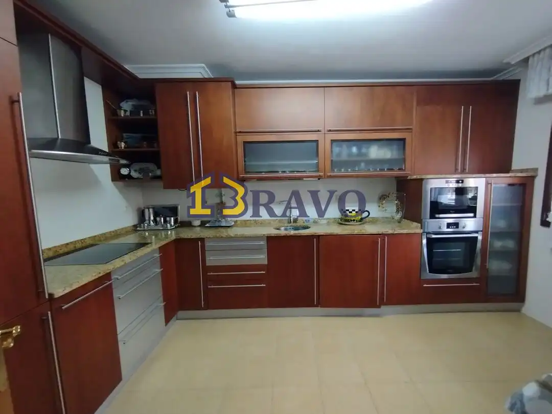 Cocina de Casa adosada en venta en Medina de Pomar con Calefacción, Jardín privado y Terraza