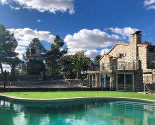 Vista exterior de Finca rústica en venda en Villarejo de Salvanés amb Jardí privat i Piscina comunitària