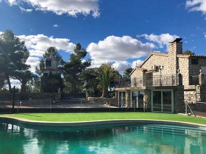 Vista exterior de Finca rústica en venda en Villarejo de Salvanés amb Jardí privat i Piscina comunitària