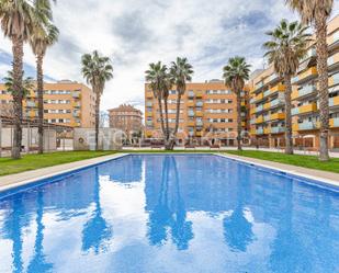 Swimming pool of Apartment for sale in  Barcelona Capital  with Air Conditioner, Heating and Private garden