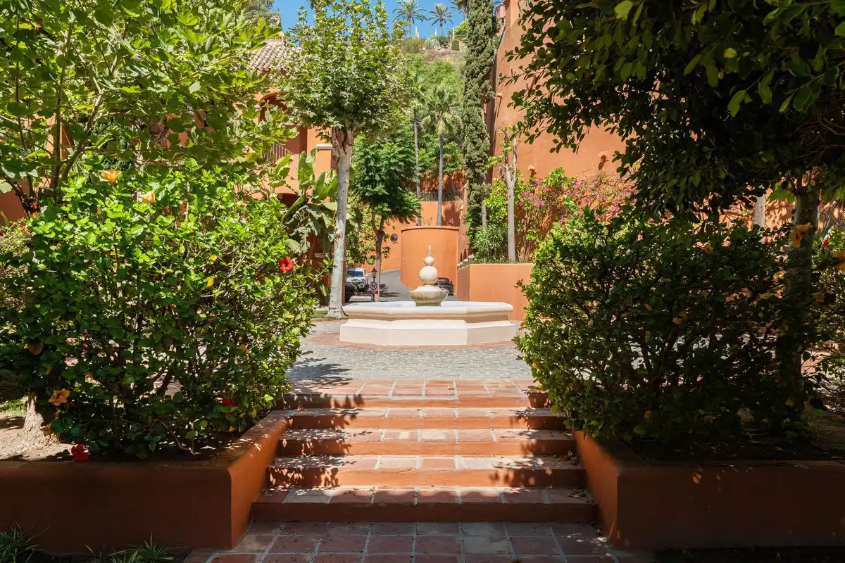 Jardín de Ático de alquiler en Estepona con Aire acondicionado, Jardín privado y Terraza