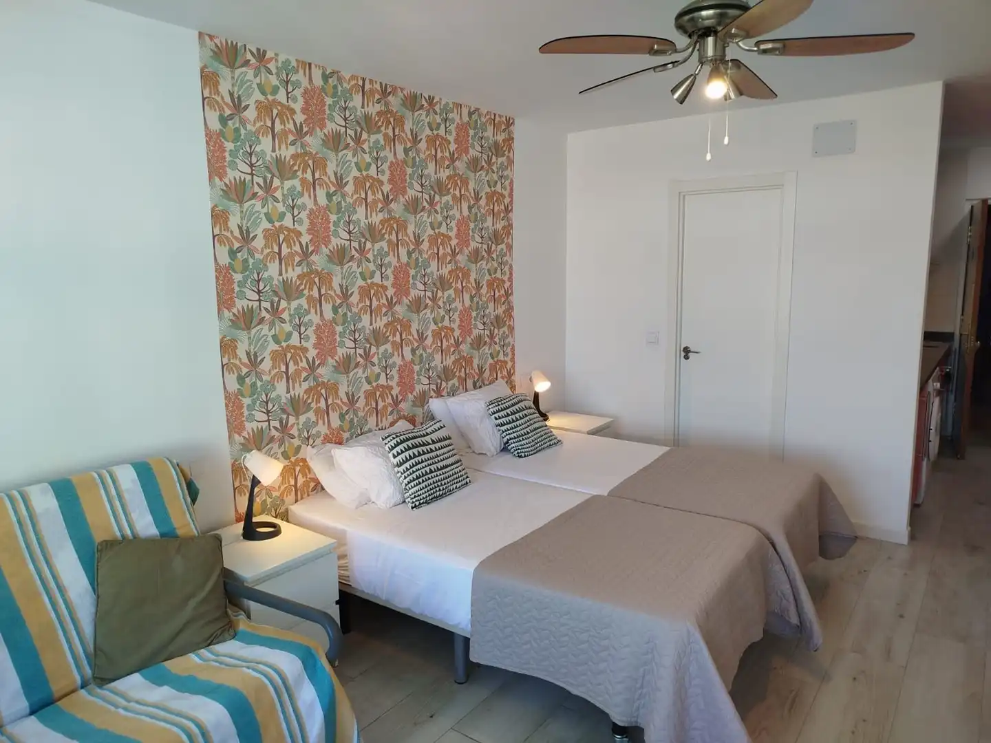 Habitación de Estudio de alquiler en Torremolinos con Aire acondicionado, Amueblado y Piscina comunitaria