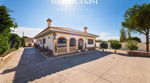 Villa independiente, parcela 1038m2, 4 habitaciones, 3 baños, casa para invitados completa, piscina, jardín, barbacoa, AC., imagen 2