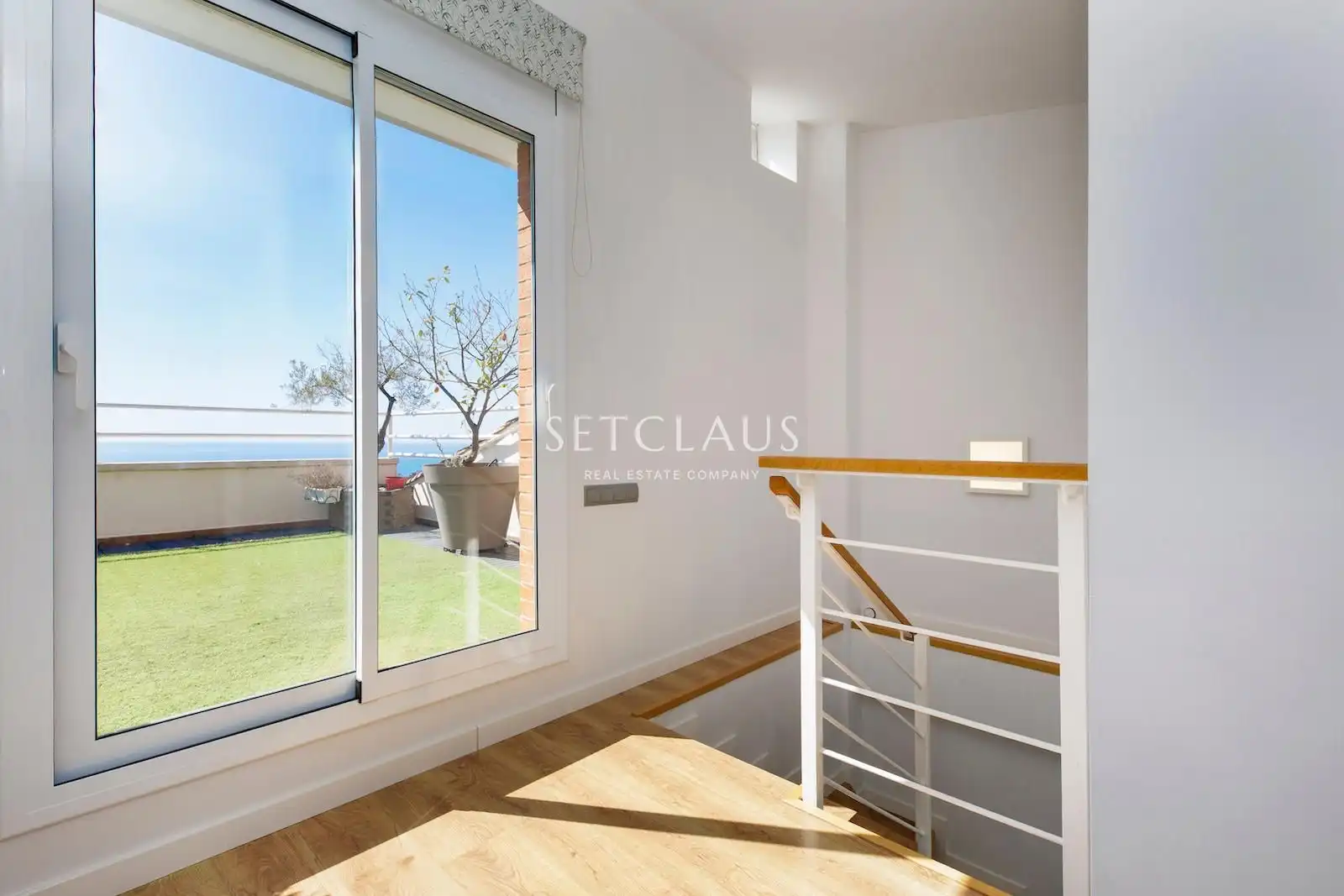 Bedroom of Attic for rent in Tiana  with Air Conditioner, Heating and Parquet flooring