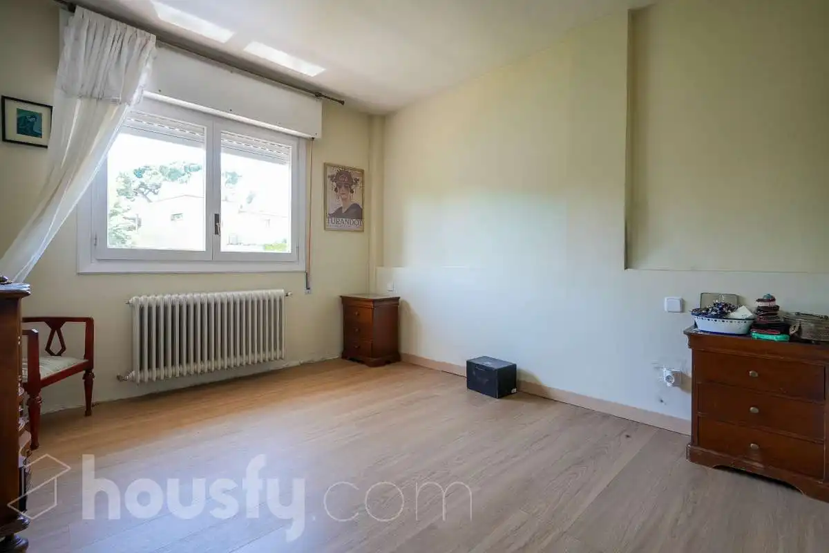 Bedroom of Houses for sale in Madrid  with Air Conditioner, Heating and Private garden