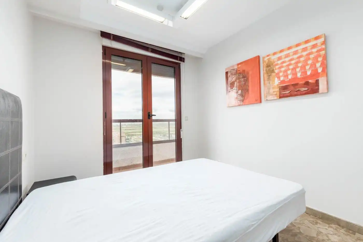 Habitación de Apartamento de alquiler en Valencia con Aire acondicionado, Calefacción y Amueblado