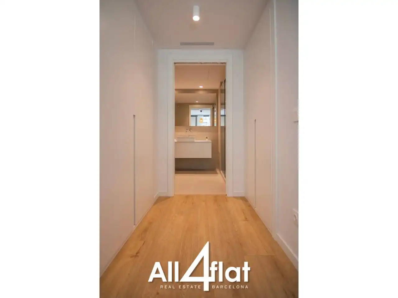 Flat for rent in Barcelona  with Air Conditioner, Heating and Furnished