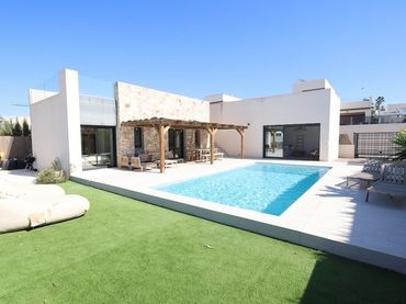Detached house with pool for sale in Zona Carrefour - Urbanizaciones