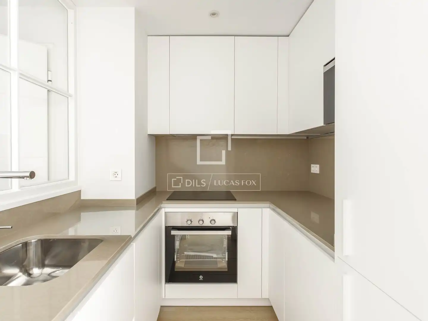 Kitchen of Flat for rent in Madrid  with Air Conditioner, Heating and Parquet flooring