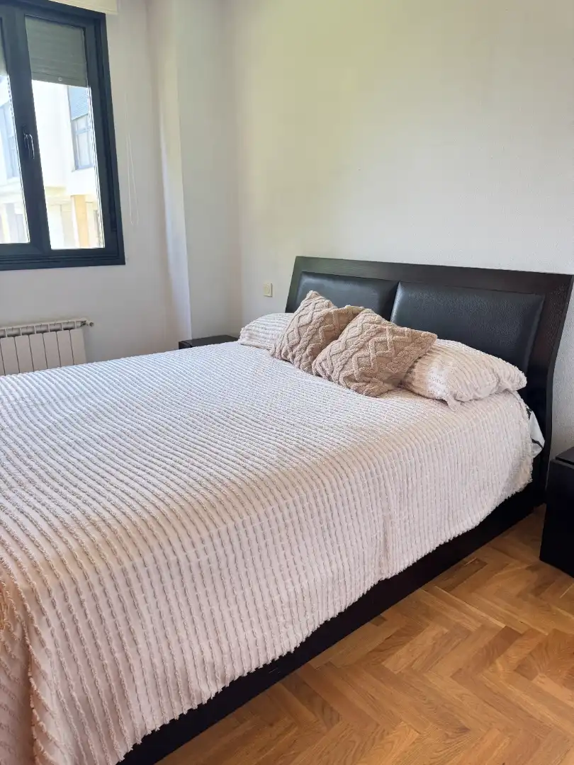 Habitación de Piso en venta en Avilés con Calefacción, Parquet y Terraza
