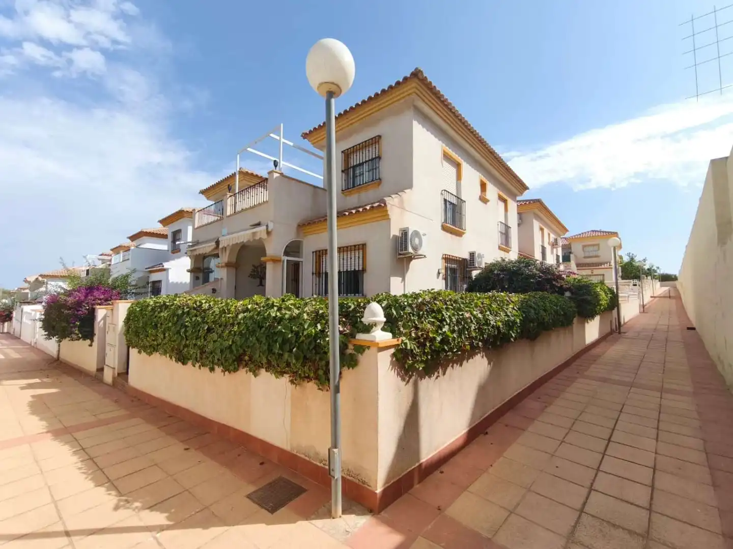 Vista exterior de Dúplex en venda en Orihuela amb Aire condicionat, Calefacció i Piscina