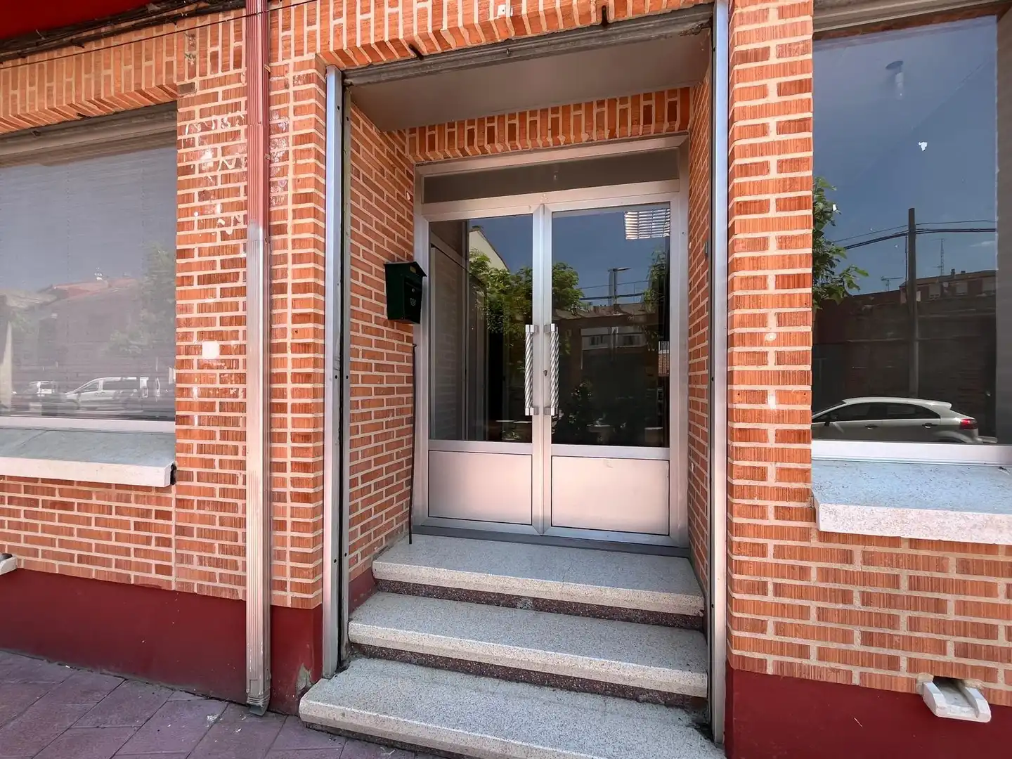Außenansicht von Geschaftsraum zur Miete in Tudela de Duero mit Heizung und Parkett