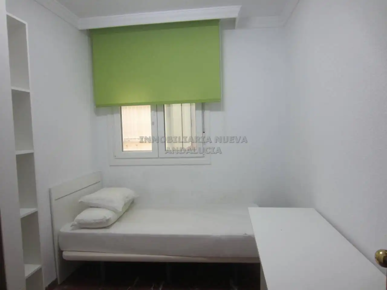 Habitación de Piso de alquiler en Almería con Terraza y Amueblado