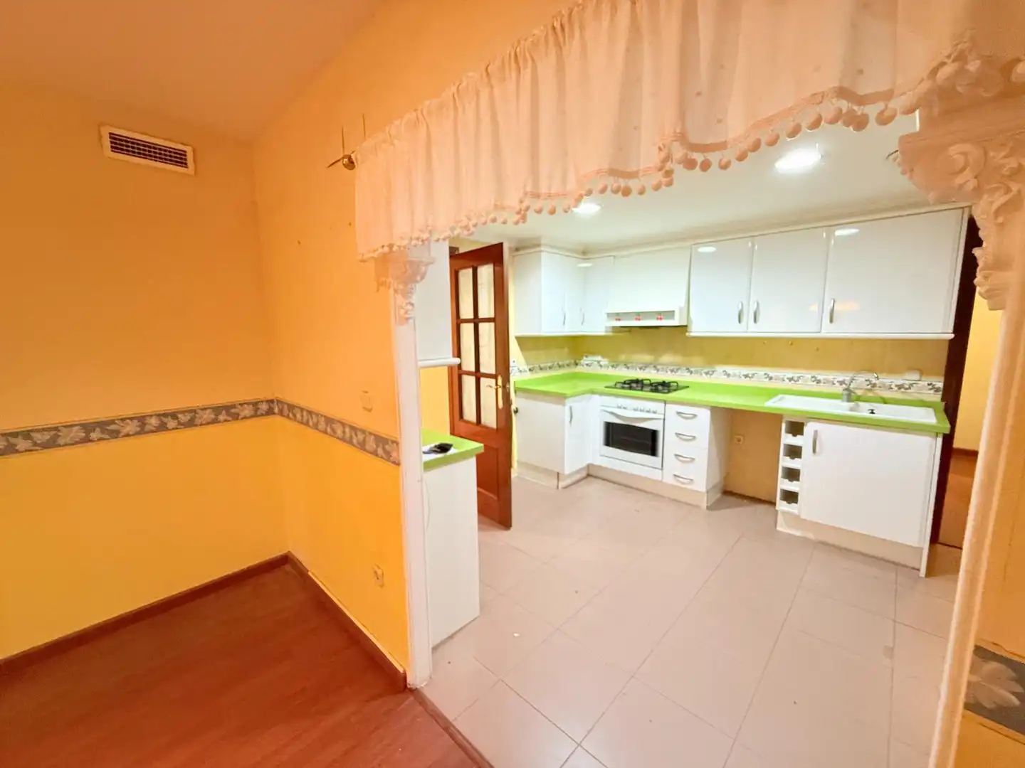 Cocina de Piso en venta en Valencia con Parquet y Terraza