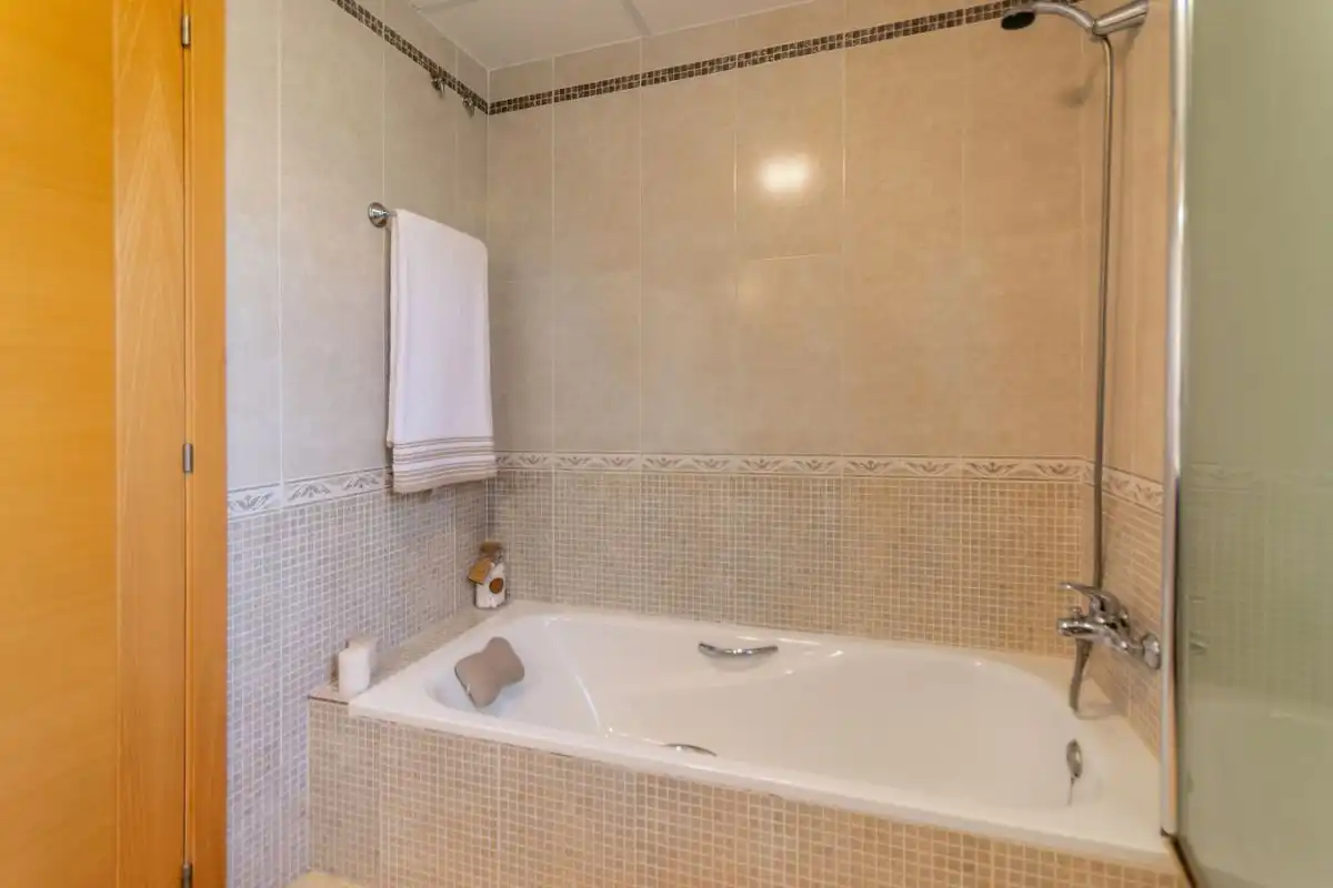 Bany de Casa o xalet en venda en El Perelló amb Aire condicionat, Calefacció i Jardí privat