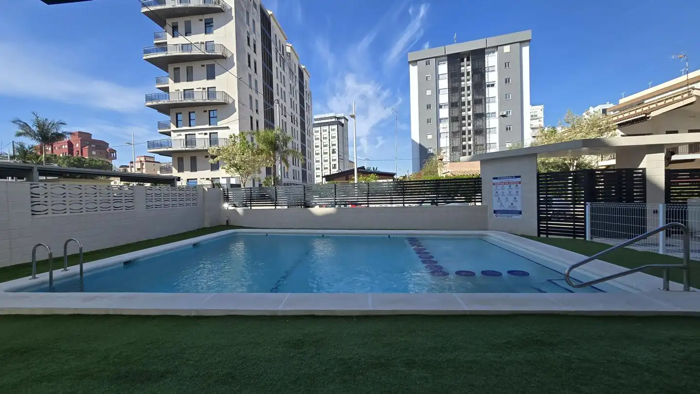 Piscina de Apartamento de alquiler en Gandia con Aire acondicionado, Calefacción y Piscina comunitaria
