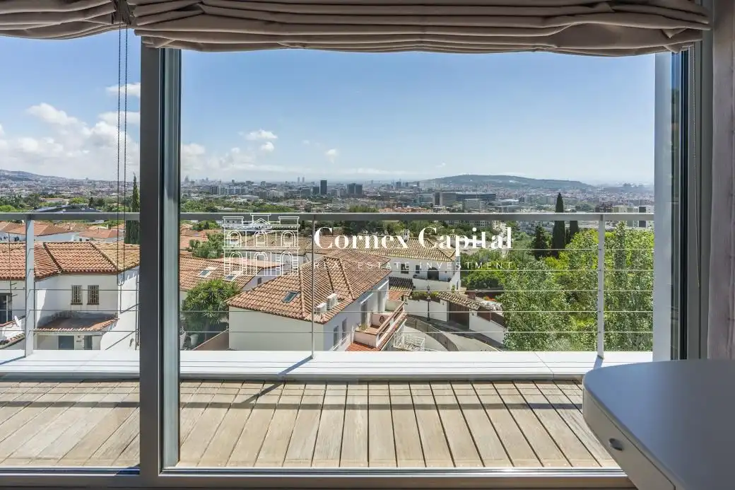 Terrassa de Casa o xalet en venda en Barcelona amb Aire condicionat, Calefacció i Jardí privat