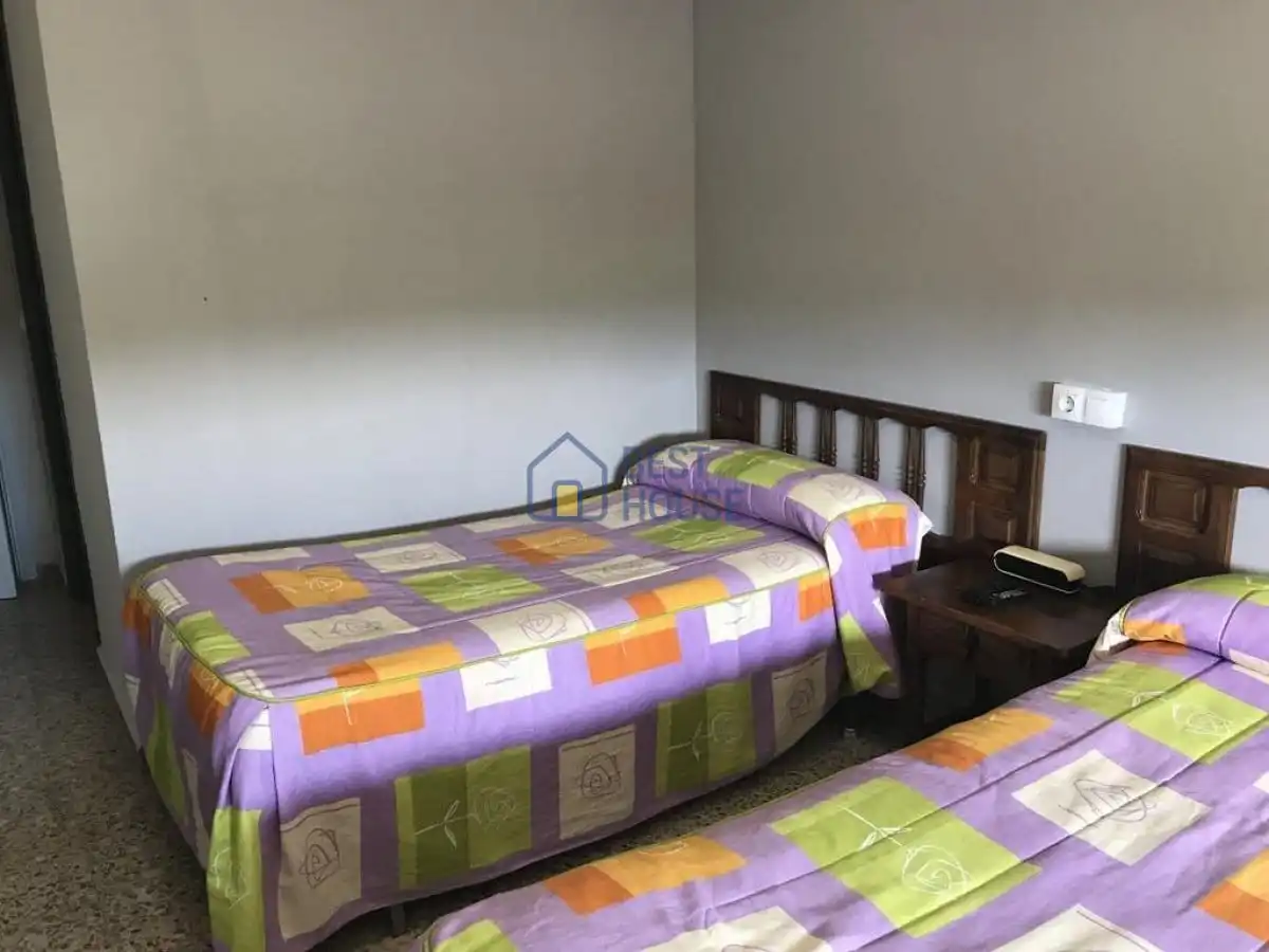 Habitación de Edificio en venta en Ardón