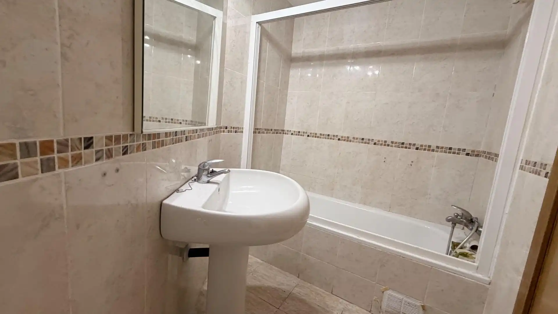 Bany de Pis en venda en Fuengirola amb Terrassa