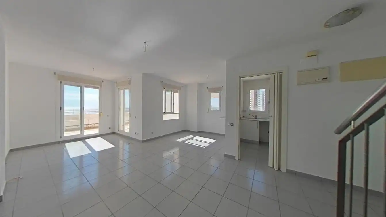 Sala d'estar de Dúplex en venda en Benidorm amb Piscina