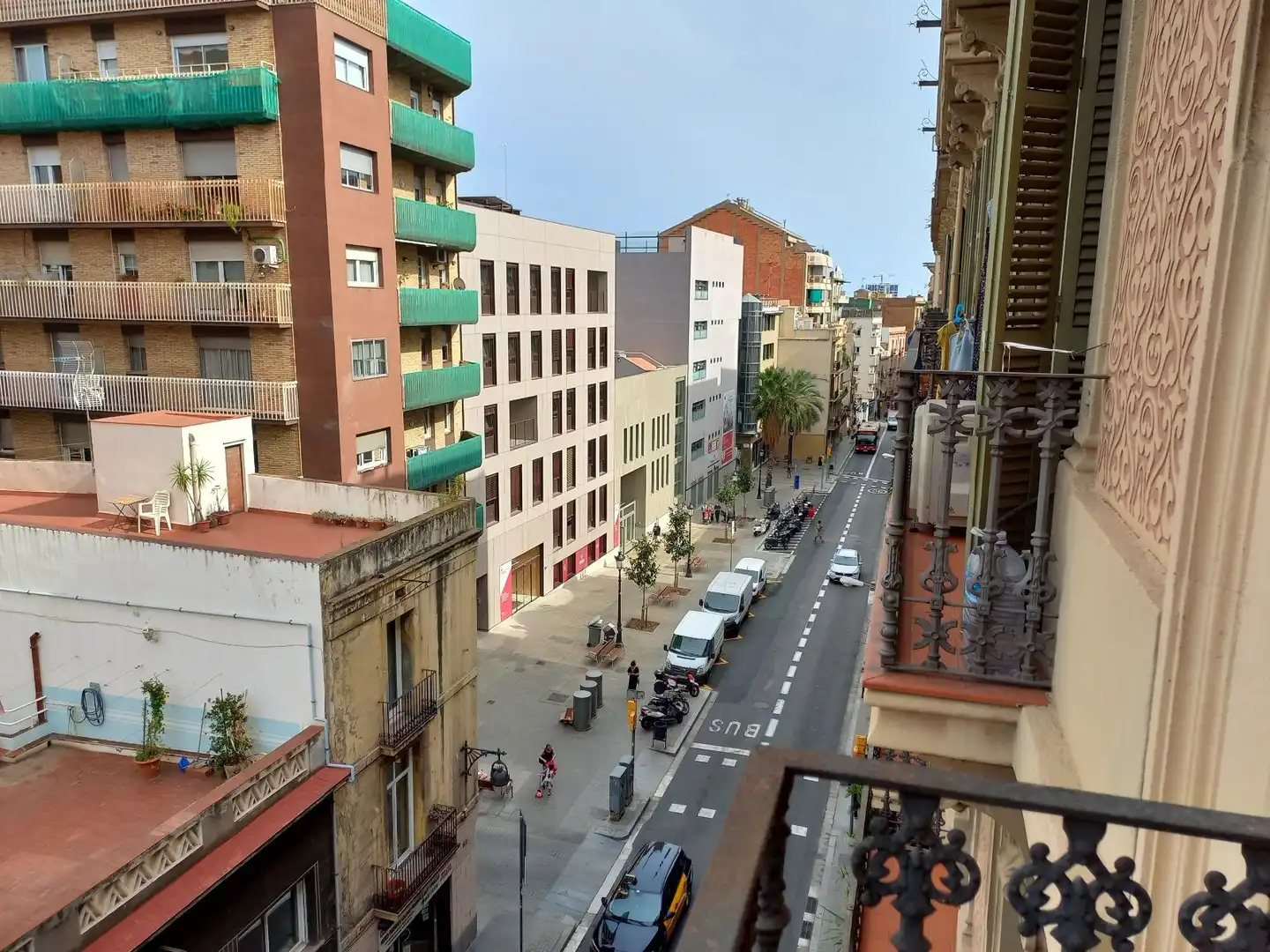 Vista exterior de Pis de lloguer en Barcelona amb Terrassa i Moblat