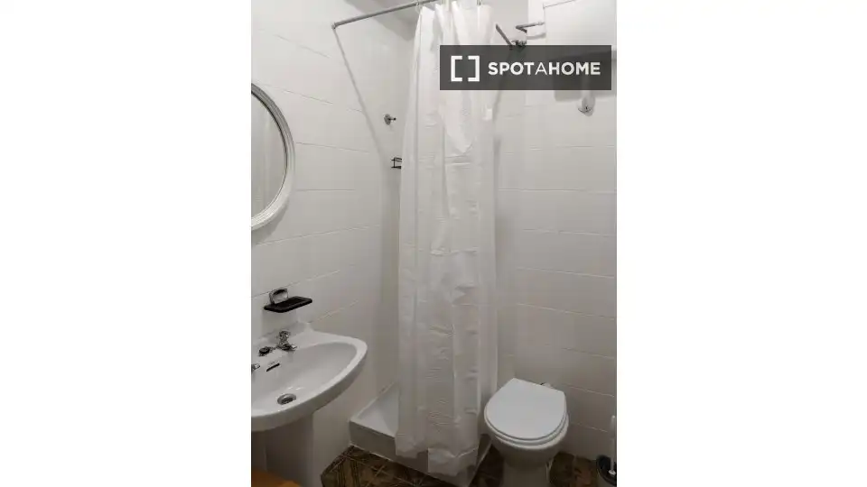 Baño de Piso de alquiler en Utiel con Aire acondicionado, Calefacción y Amueblado