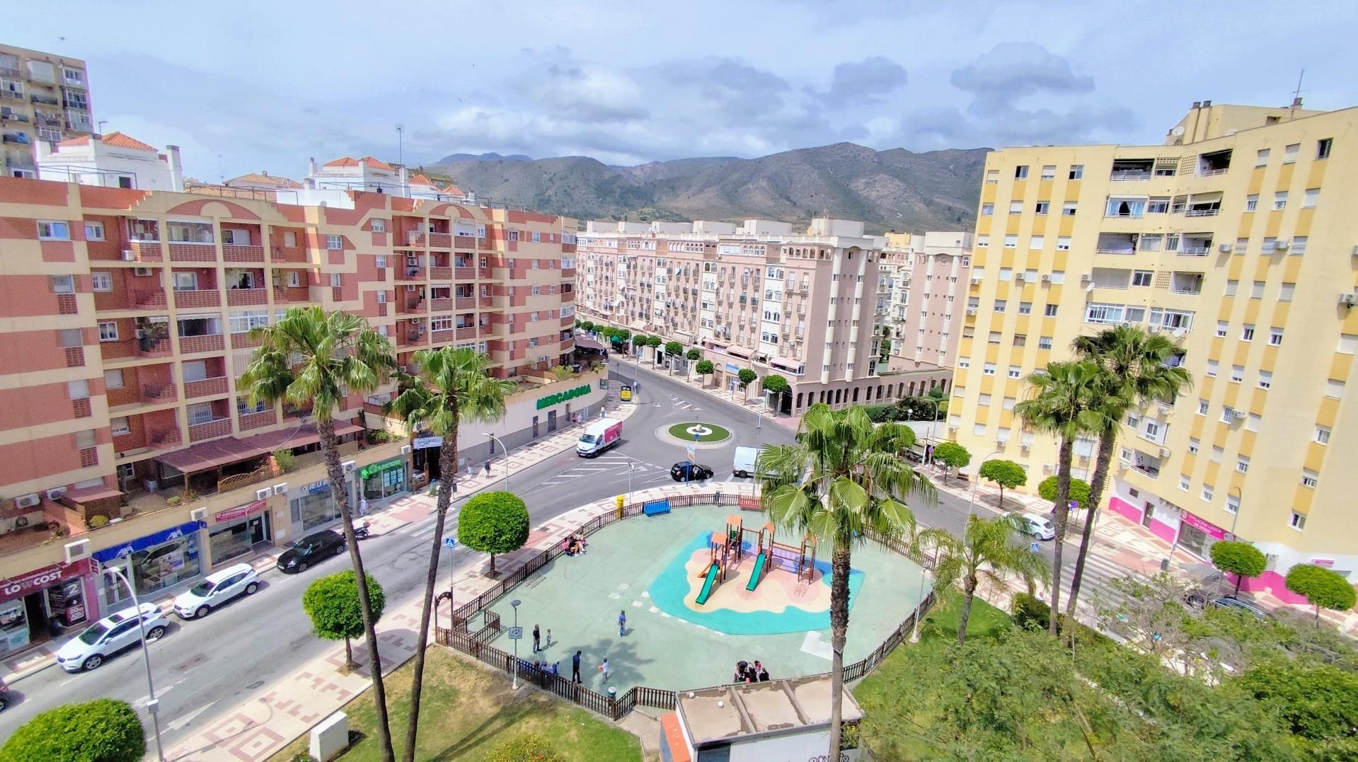 Vista exterior de Àtic en venda en Torremolinos amb Aire condicionat, Calefacció i Jardí privat