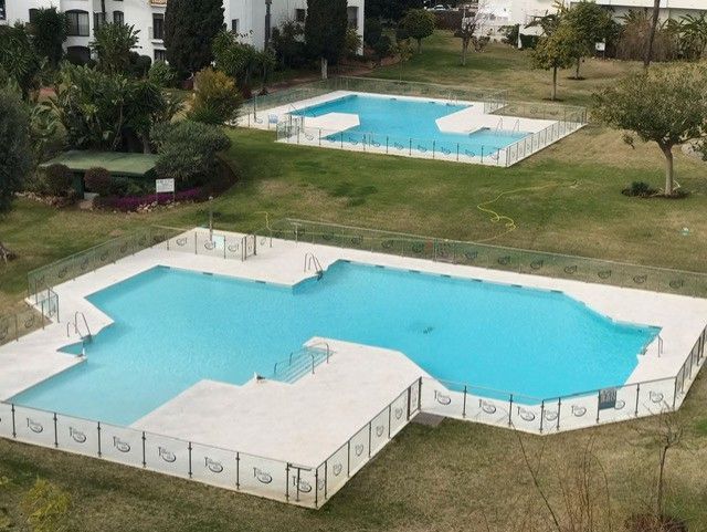 Piscina de Apartament en venda en Marbella amb Aire condicionat, Calefacció i Terrassa