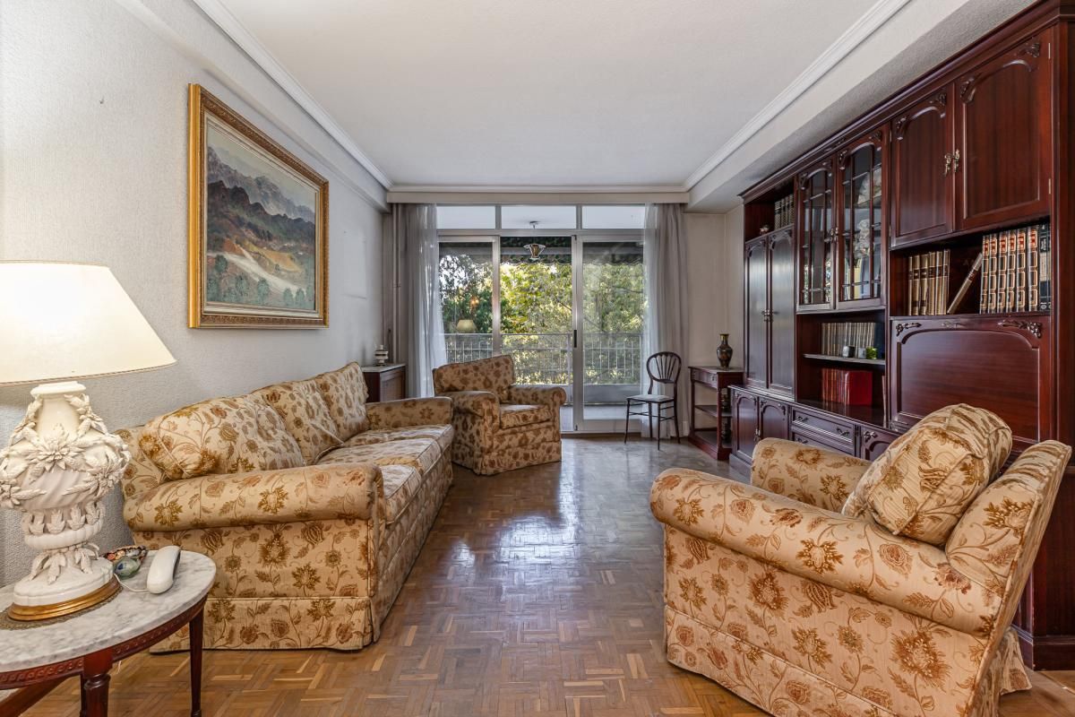 Sala d'estar de Pis en venda en Alcorcón amb Terrassa, Moblat i Balcó