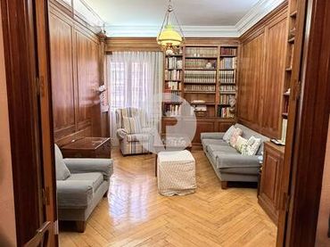 Piso con ascensor en venta en Chamberí