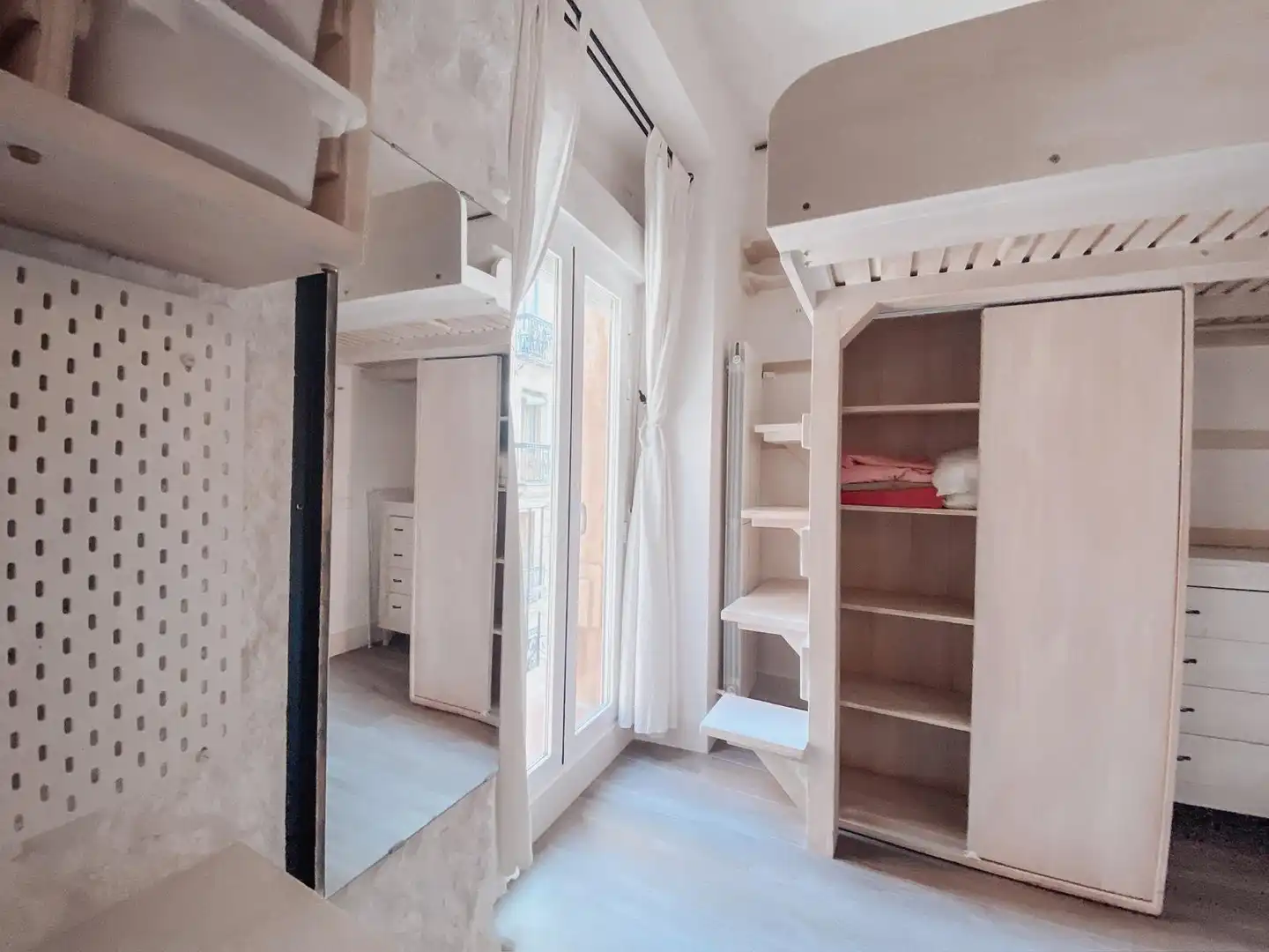 Dormitori de Apartament de lloguer en Madrid amb Aire condicionat, Calefacció i Forn