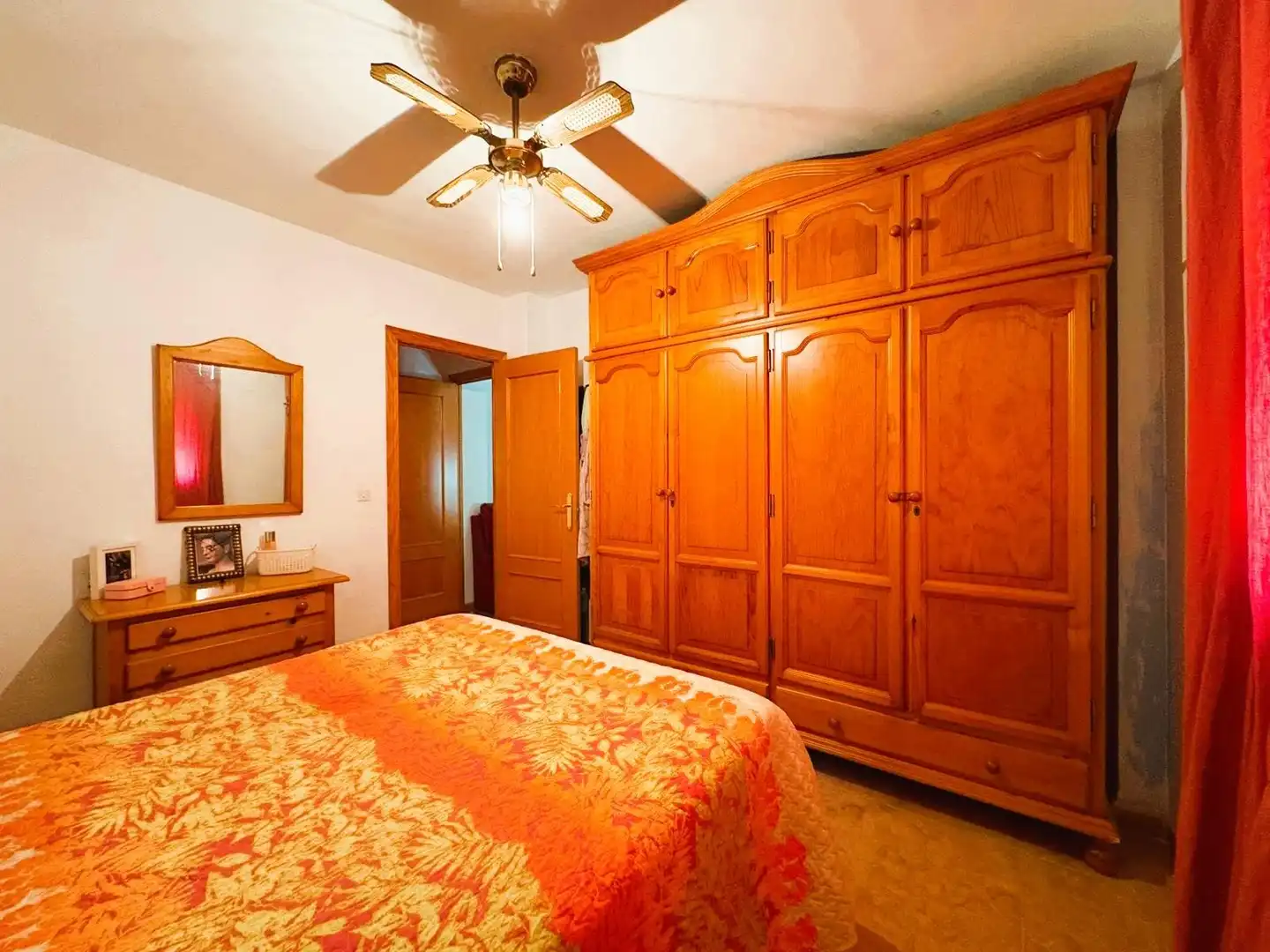 Bedroom of Flat for sale in Sevilla  with Air Conditioner, Terrace and Storage room