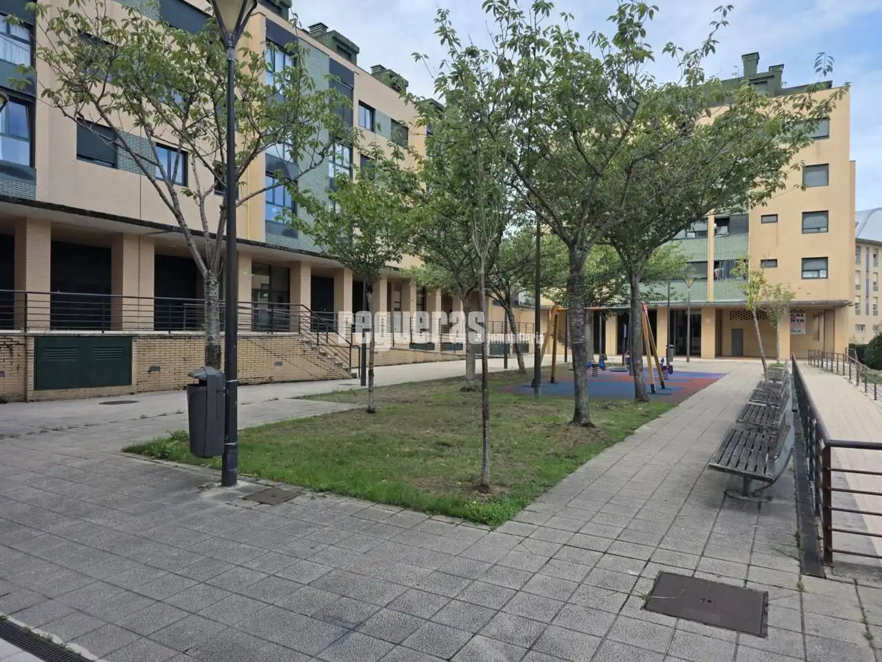 Vista exterior de Dúplex en venda en Avilés amb Calefacció, Parquet i Terrassa